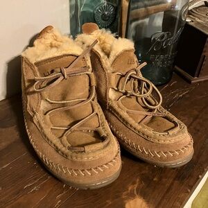 LL Bean Tan Suede Moccasin Fur Lined Slippers Mens 7/ Womens 9